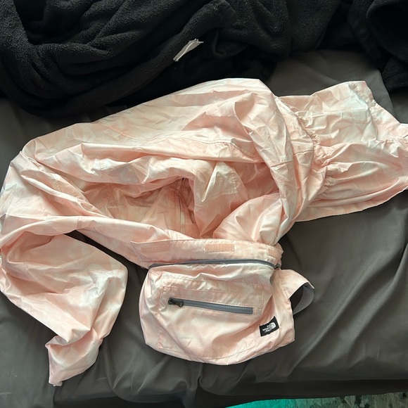 North face women’s size L windbreaker pullover (folds into fanny pack) - Picture 5 of 7